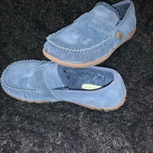 Title: Revitalign Cozy Royal Blue Loafers, Size 8.5, Preppy, Academia